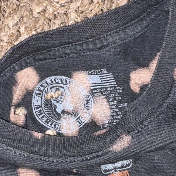 Women’s Affliction Graphic V T-Shirt Size Medium - Picture 4 of 5